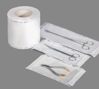 Bagaimana bahan Tyvek meningkatkan sifat penghalang mikroba pada kemasan sterilisasi?