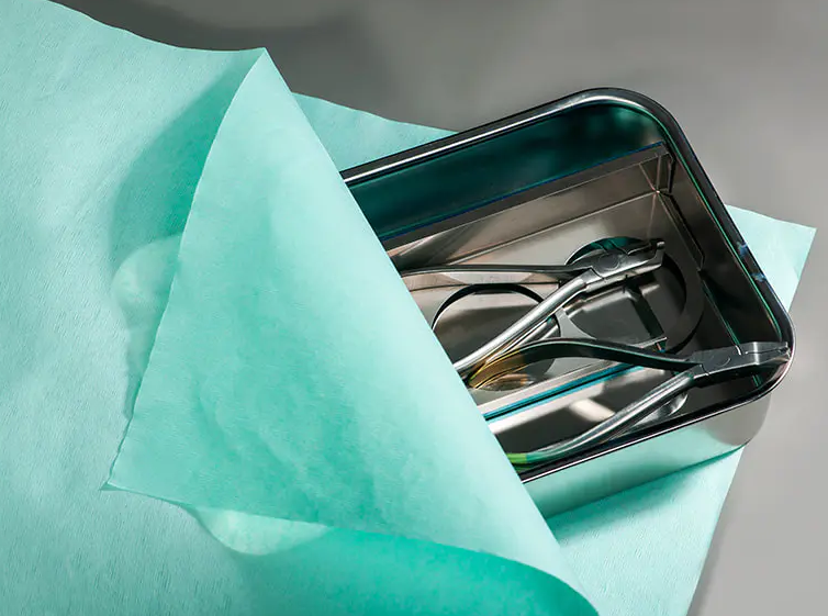 Dari produksi hingga klinik: peran kertas krep medis dalam rantai pasokan medis