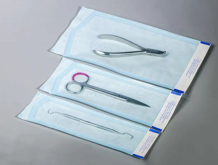 Bagaimana kantong sterilisasi yang dapat ditutup sendiri memastikan penghalang steril pada peralatan medis?